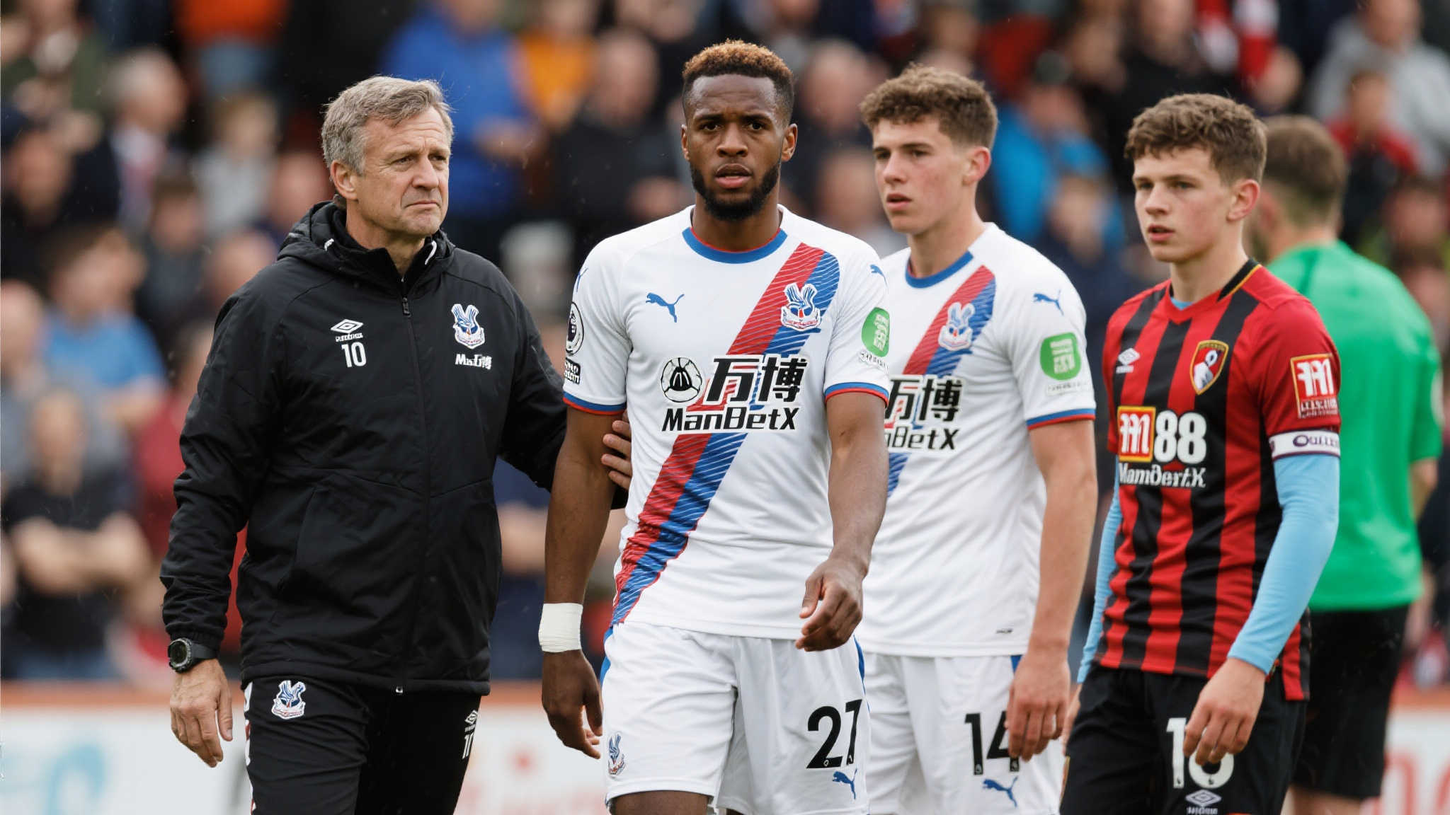 此外，利用转会窗口引入适合体系的后卫球员，或者挖掘